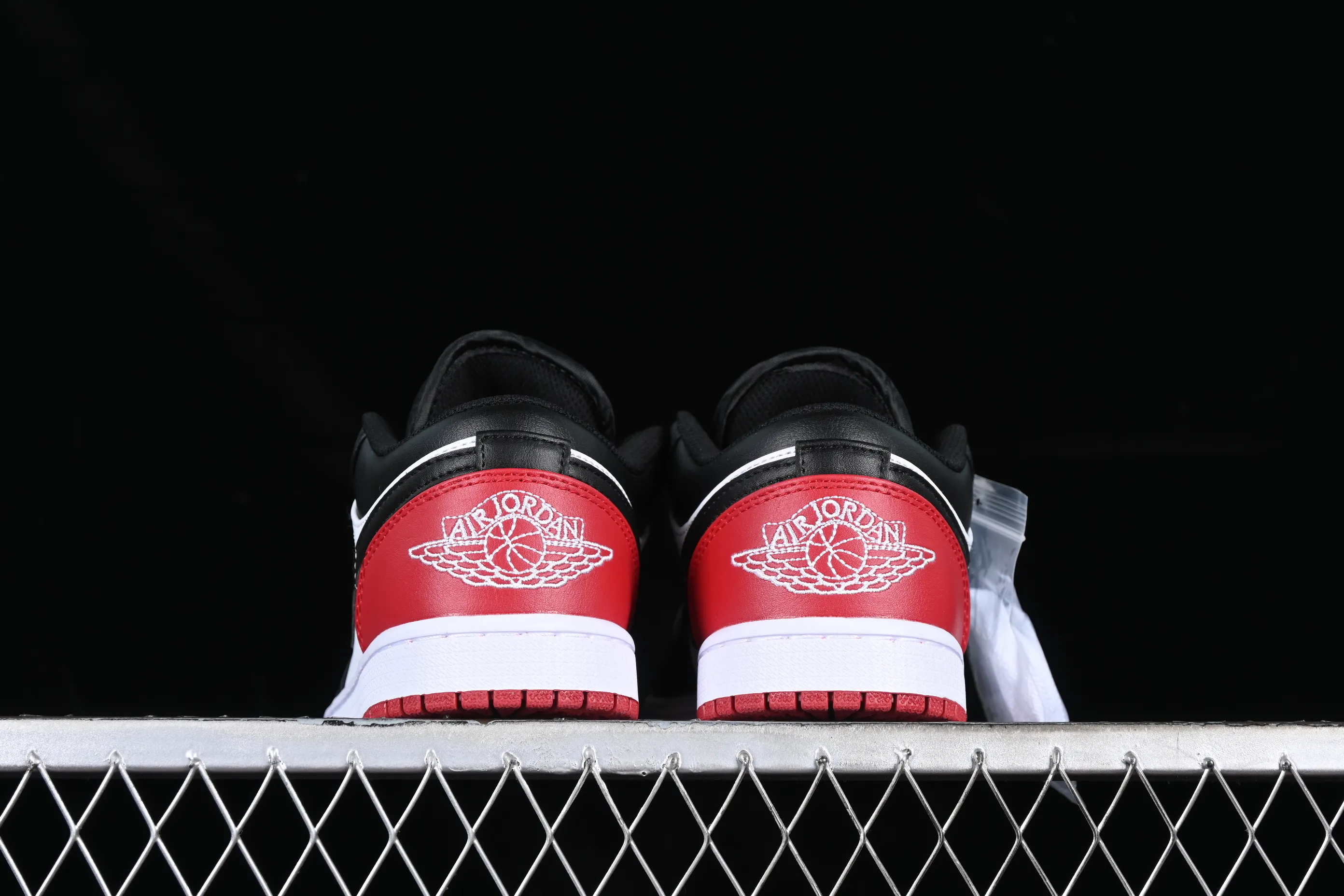 All categories Air Jordan Jordan series basketball shoes Air Jordan 1 Low Z version Air Jordan 1 Low SE "Bred Toe" AJ1 Joe 1 black and red low-top cultural casual sneakers 553558-161